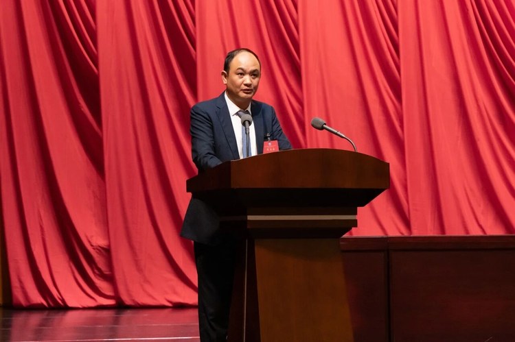 9888拉斯维加斯董事长赵密升在大会现场讲话